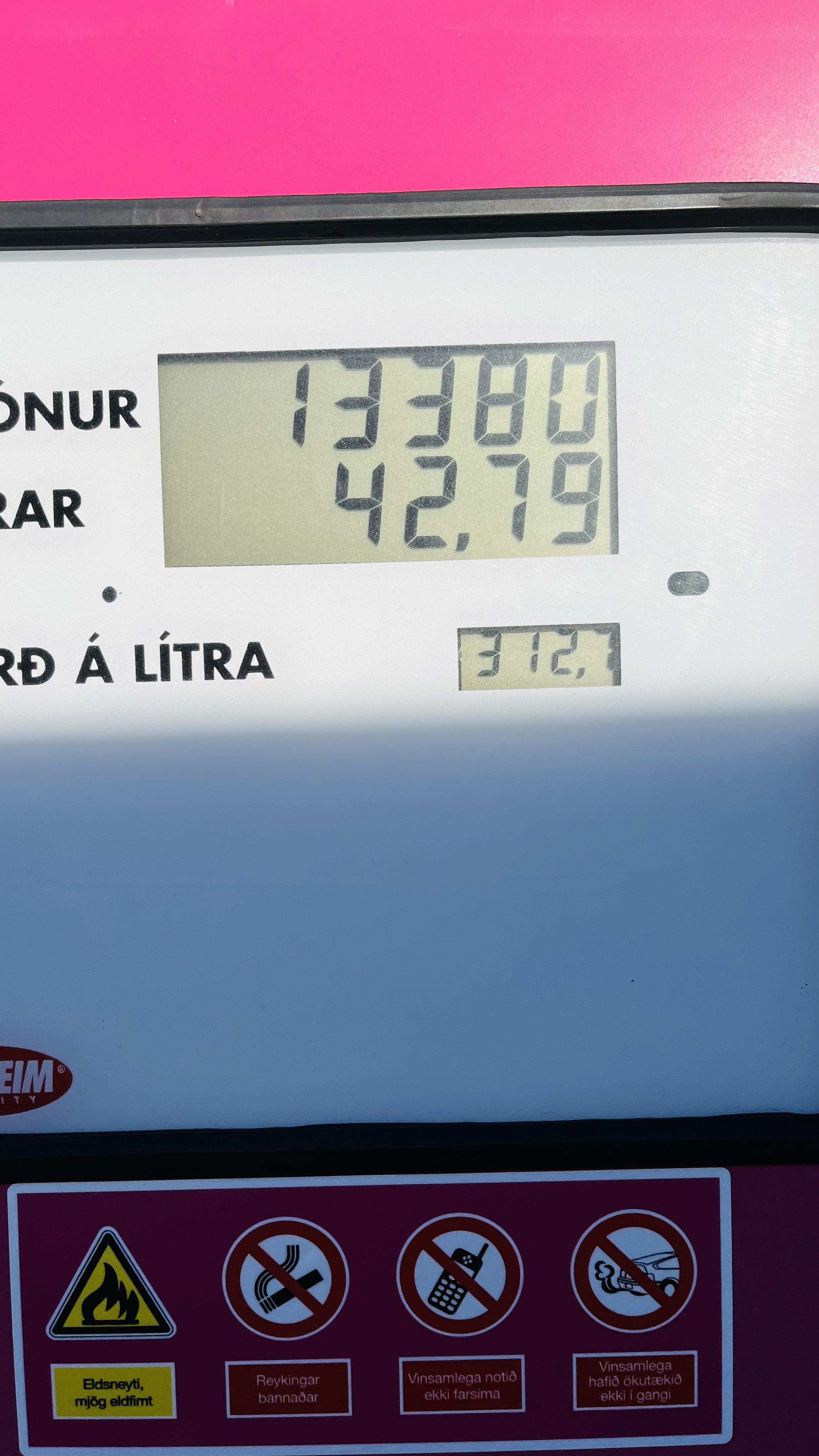 Non-Costco Iceland gas receipt used to compare fuel prices